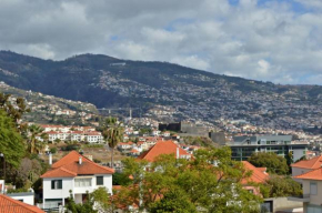 Apartment in the city of Funchal up 2 at 6 pers